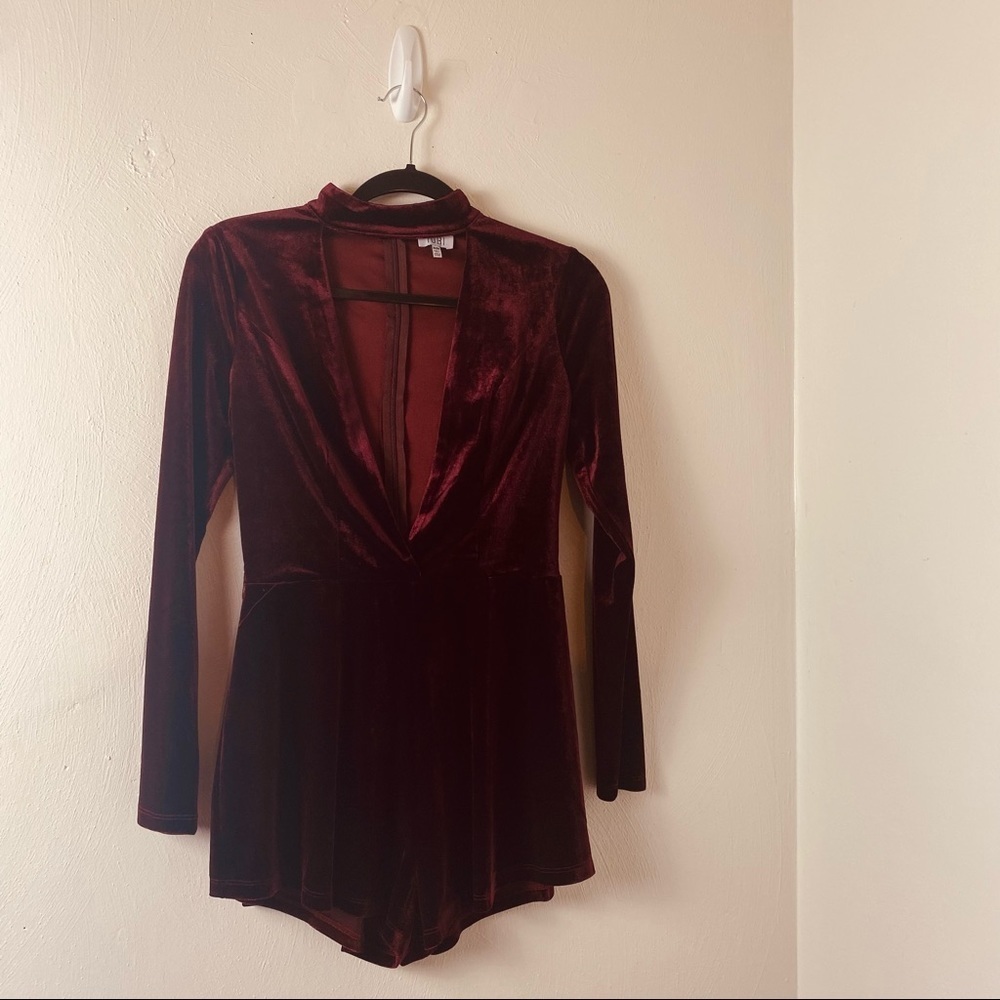Tobi Burgundy Velvet Fitted Romper  Sz M - Picture 14 of 15